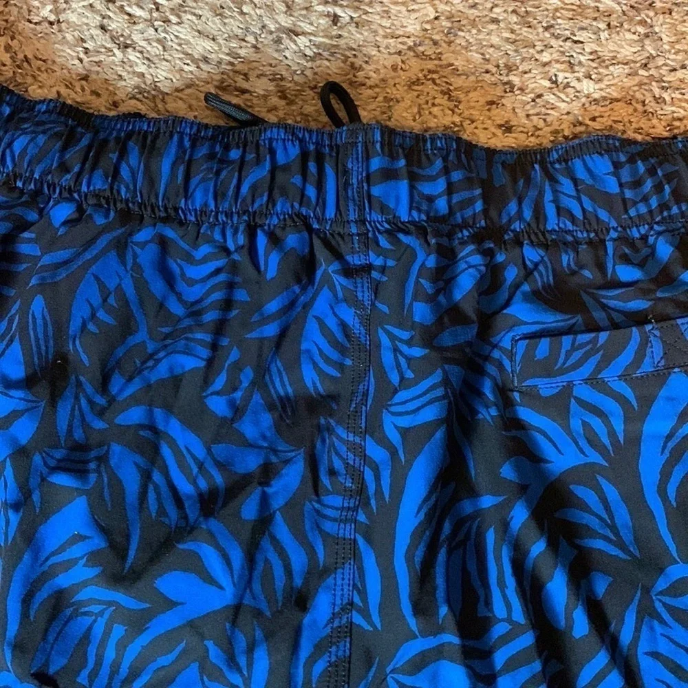 Coolibar Island swim trunks Blue and black print Size XXL UPF 50+